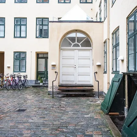 Town Hall By Daniel&jacob's Apartment